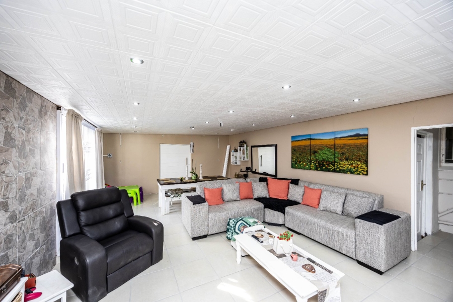 3 Bedroom Property for Sale in Sunnyridge Eastern Cape